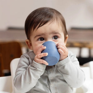 ezpz Tiny Cup silikonska čaša za bebe - Patkica.eu